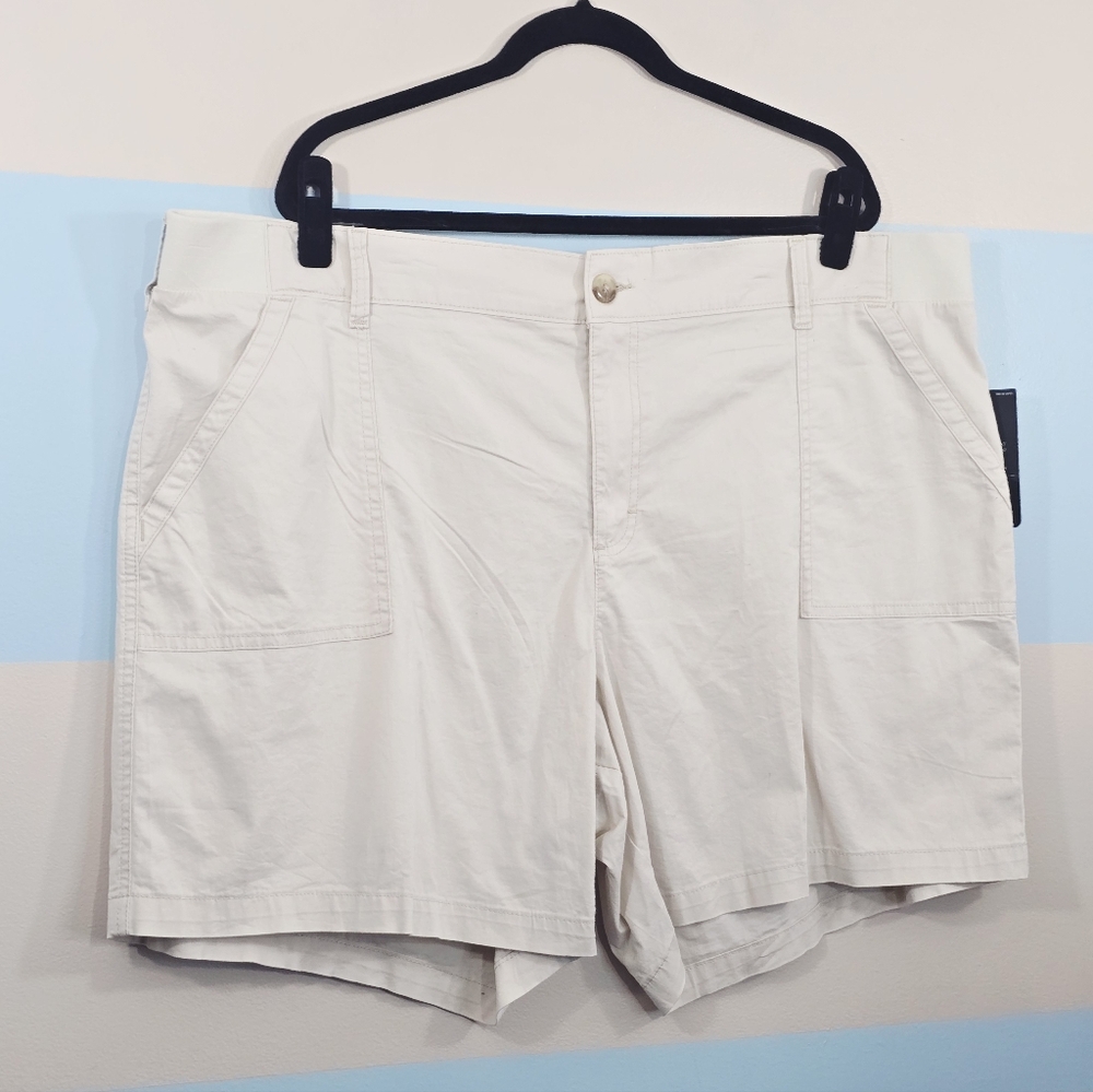 Lee Plus Size Off-White Relaxed Cargo Utility Shorts - Picture 3 of 8